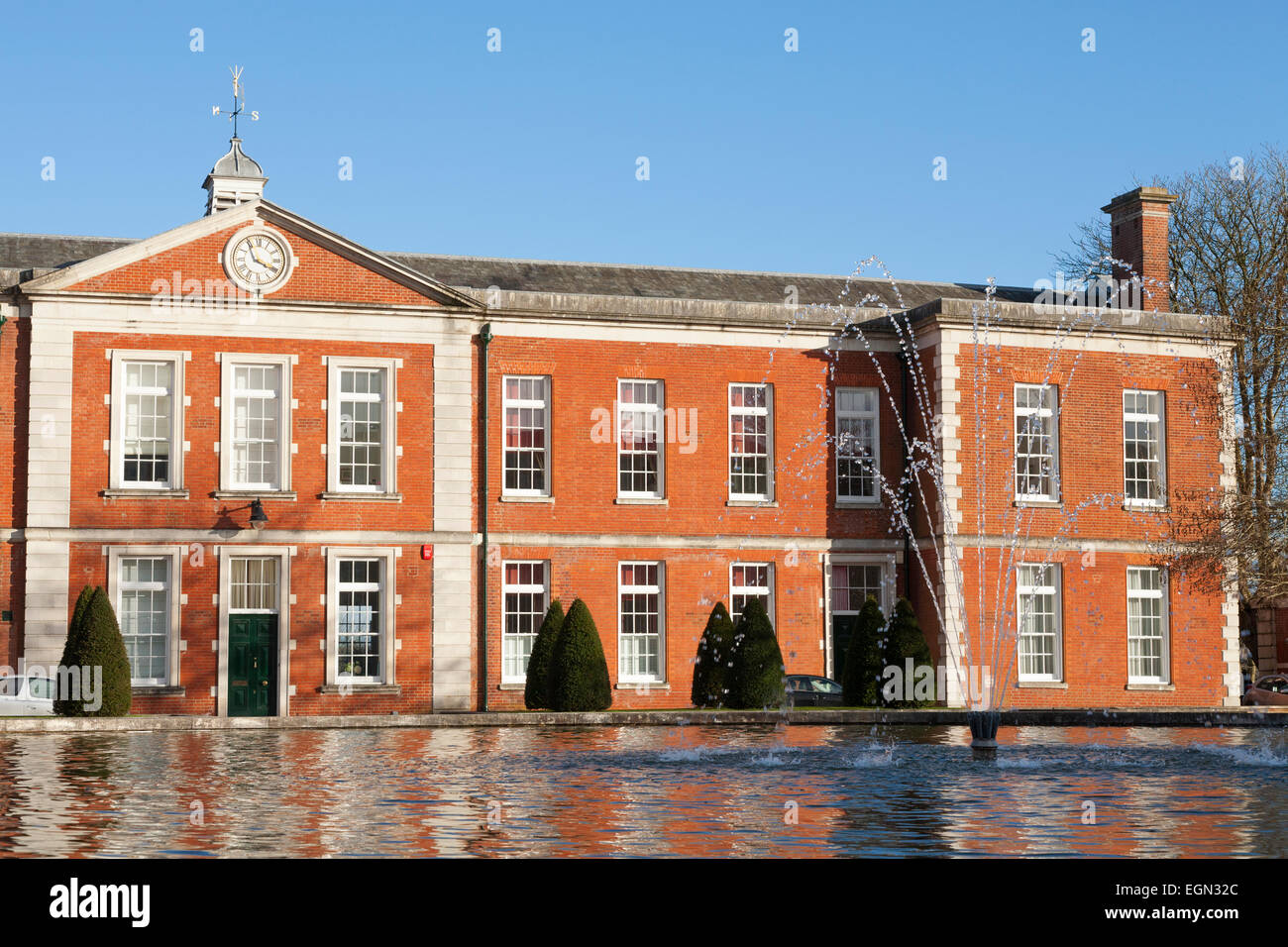 Penisola caserma, Winchester. Le caserme erano stati convertiti in appartamenti privati con un po' di spazio trattenuto per alloggiare i musei militari. Regno Unito Foto Stock