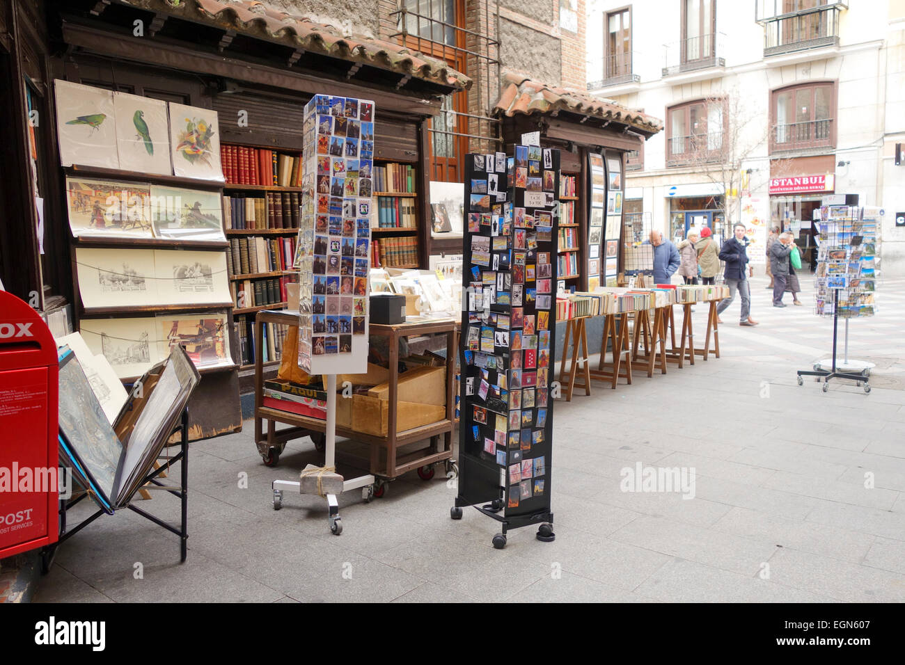 Libreria San Ginés, Outdoor di seconda mano in libreria, in un angolo di  Calle Arenal, Madrid, Spagna Foto stock - Alamy
