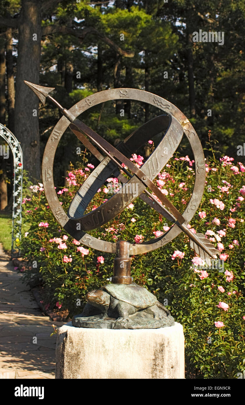 Arco e frecce Meridiana armillare Des Moines, Iowa Rose Garden Foto Stock