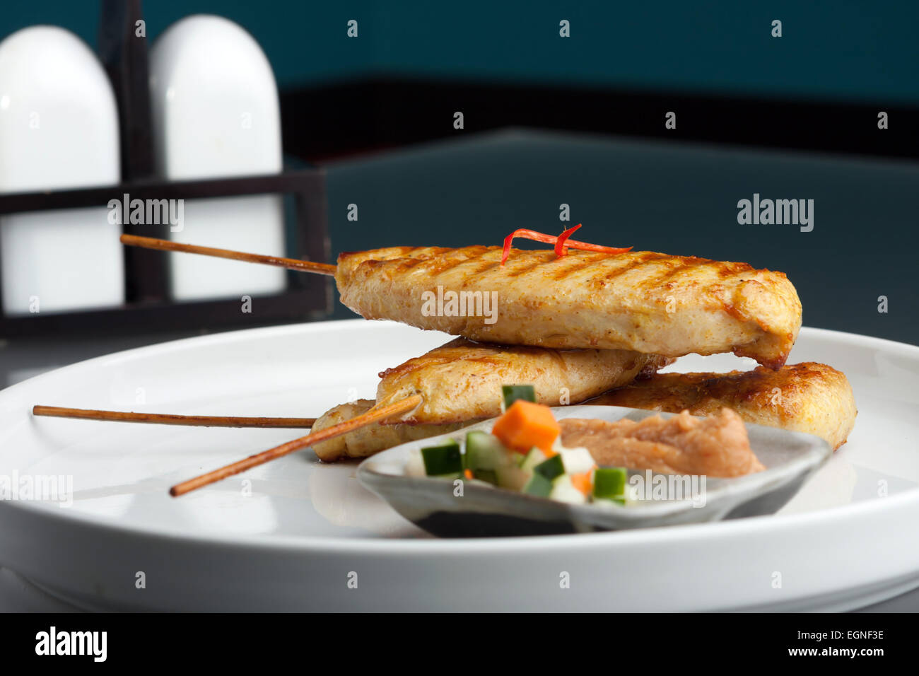 Pollo spiedini satay Foto Stock