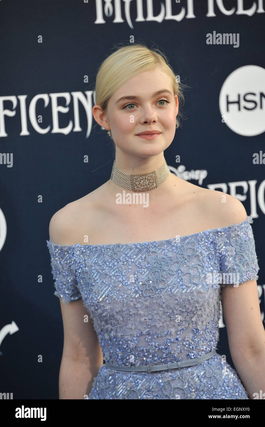 LOS ANGELES, CA - 29 Maggio 2014: Elle Fanning presso la prima mondiale del suo film "aleficent' al El Capitan Theater di Hollywood. Foto Stock