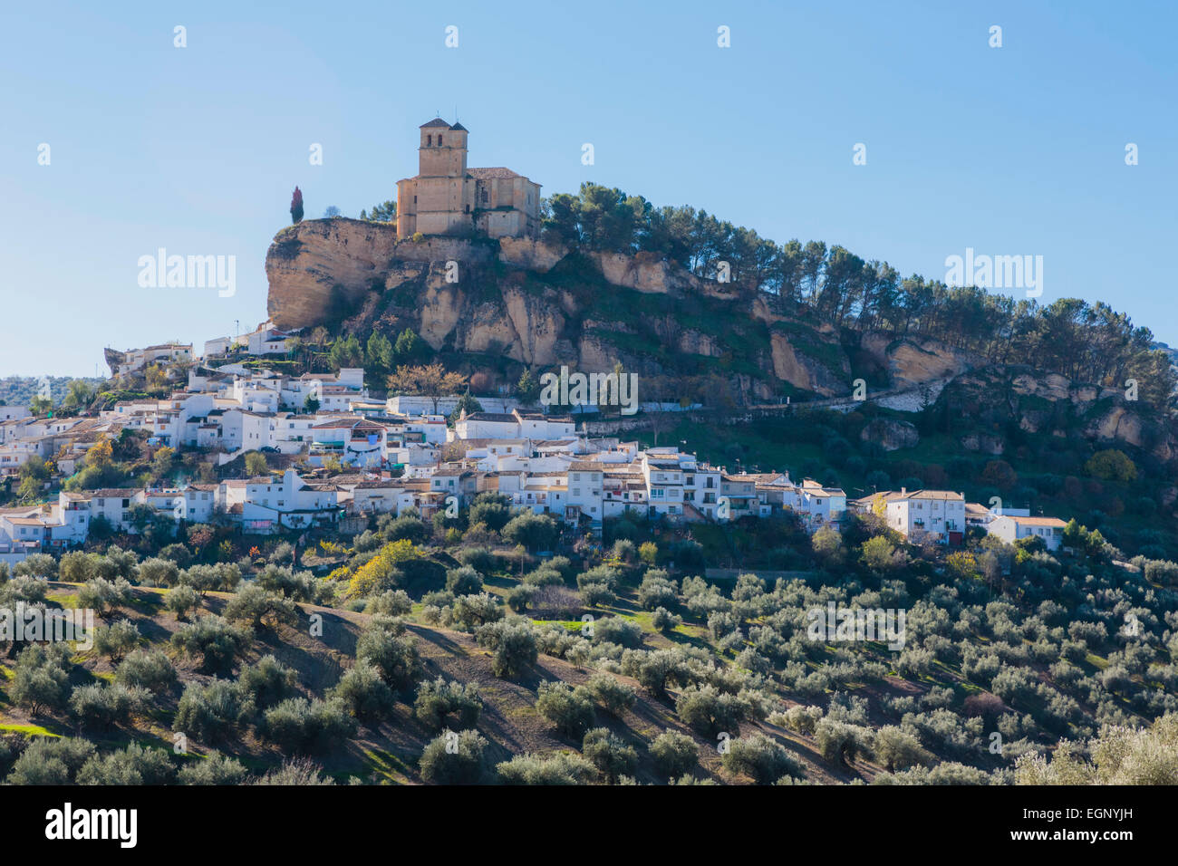 Montefrio, provincia di Granada, Andalusia, Spagna meridionale. Bianco tipico paese di montagna. Foto Stock