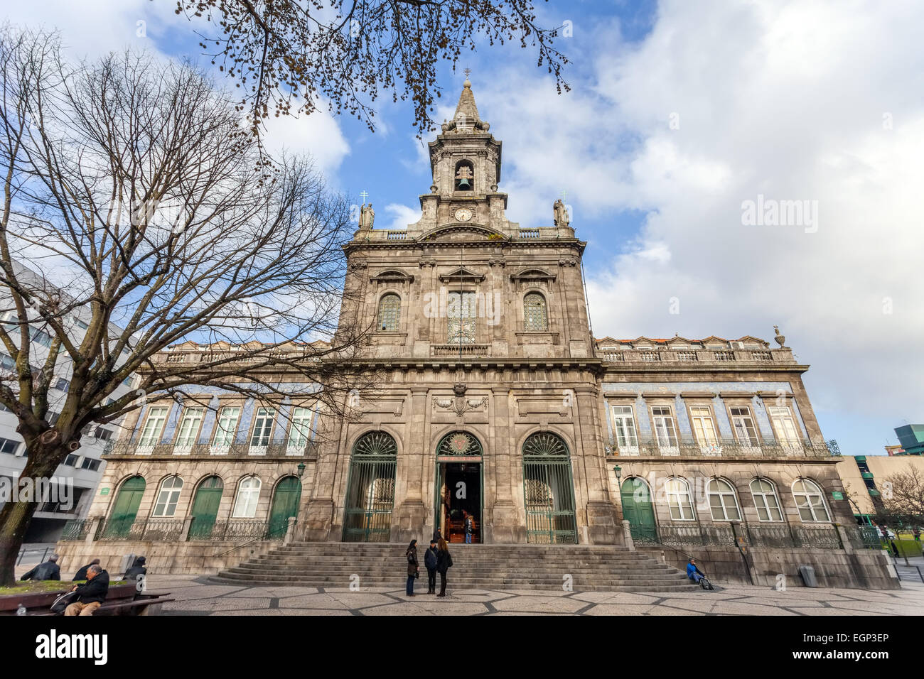 Porto, Portogallo.Trindade Chiesa. Xix secolo architettura neoclassica. Patrimonio Mondiale dell Unesco Foto Stock