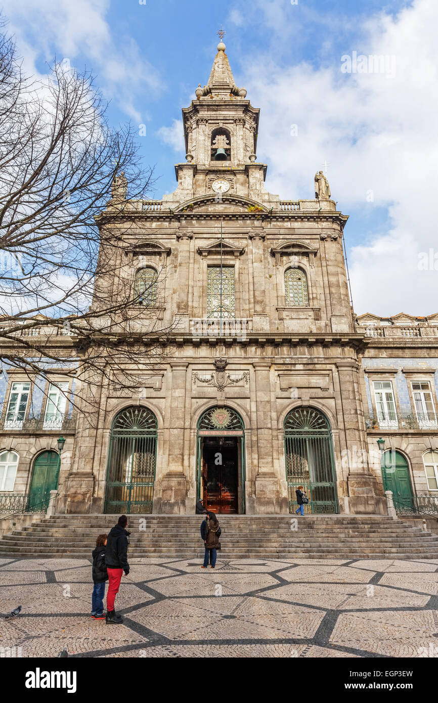 Porto, Portogallo.Trindade Chiesa. Xix secolo architettura neoclassica. Patrimonio Mondiale dell Unesco Foto Stock