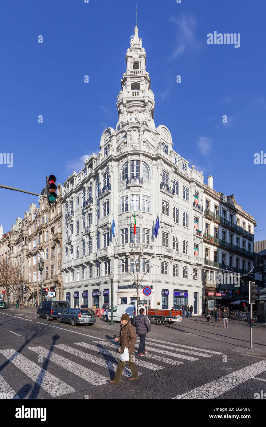 Porto, Portogallo. Il BBVA banca edificio sulla Aliados Avenue Foto Stock