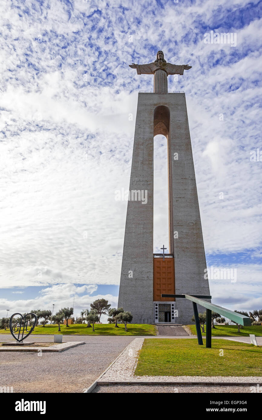 Cristo-Rei o Cristo Re Santuario in Almada, il secondo più visitato santuario in Portogallo. Foto Stock
