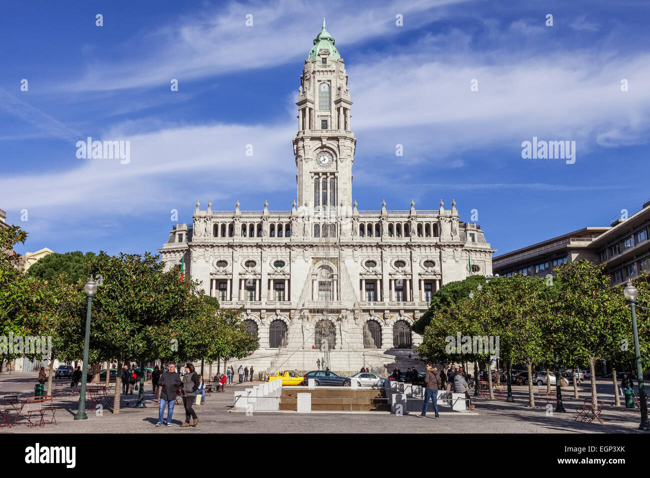 Porto, Portogallo. Dicembre 29, 2014: il Municipio di Porto situato nella parte superiore della Aliados Avenue Foto Stock