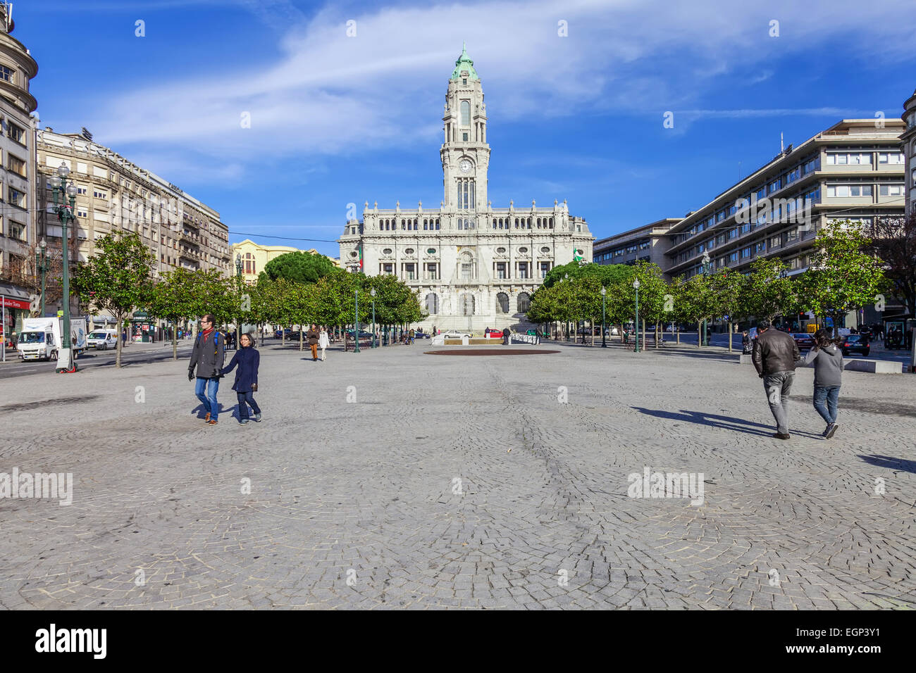 Porto, Portogallo. Dicembre 29, 2014: il Municipio di Porto situato nella parte superiore della Aliados Avenue Foto Stock