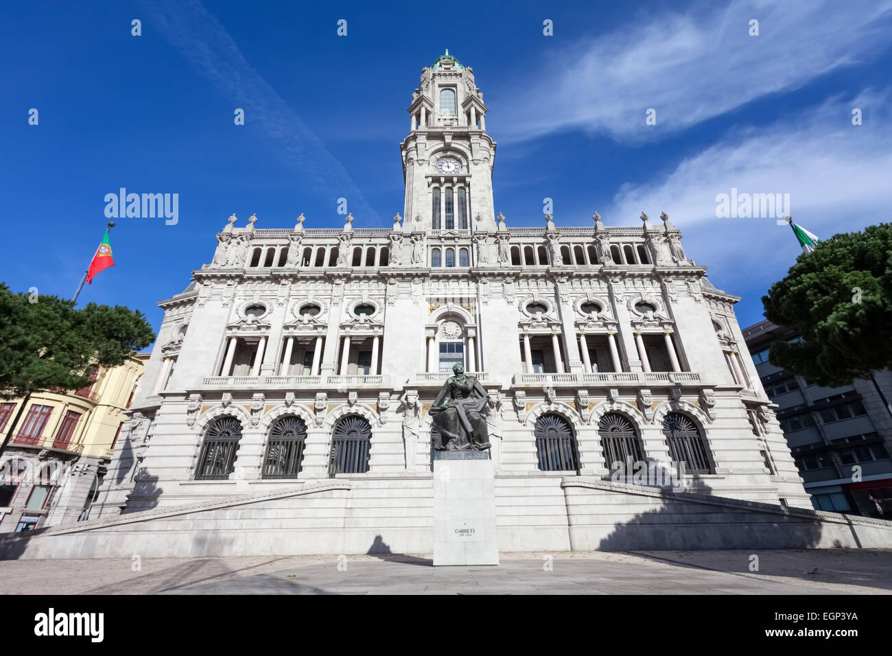 Il Municipio di Porto situato nella parte superiore della Aliados Avenue Foto Stock