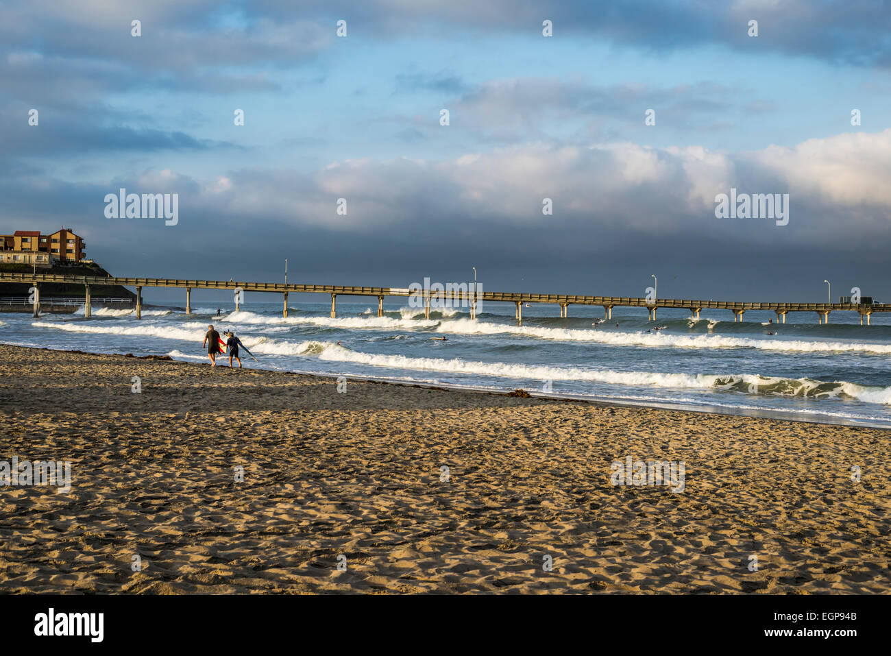Vista sull'oceano e la spiaggia dell'Oceano Pier. Ocean Beach, San Diego, California, Stati Uniti. Foto Stock