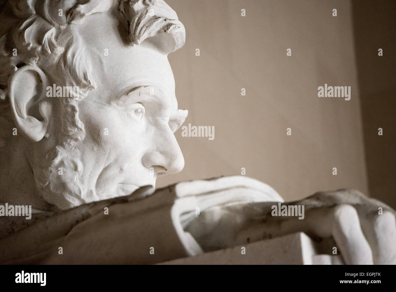 WASHINGTON DC, Stati Uniti d'America - Close-up dettaglio della statua del presidente Abraham Lincoln che si siede nel Lincoln Memorial a Washington DC. Foto Stock