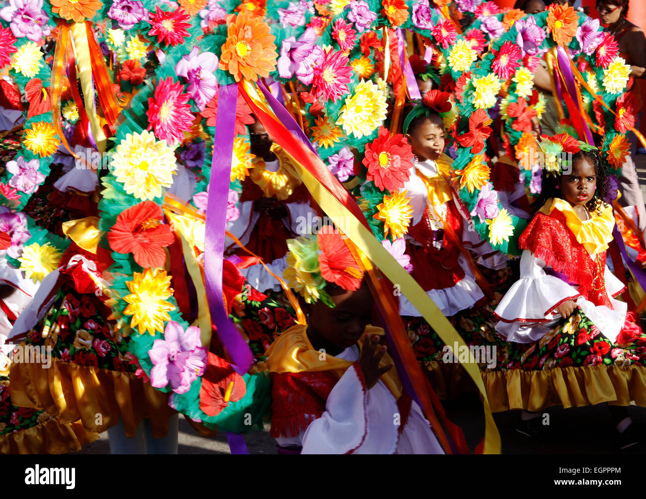 Carnevale dei Bambini Sfilate di banda in Queen's Park Savannah nel porto di Spagna durante il carnevale a Trinidad. Foto Stock