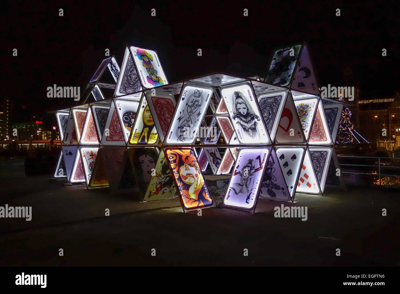 Casa delle Carte da OGE gruppo creativo, all'Amsterdam Light Festival 2014-15 Foto Stock