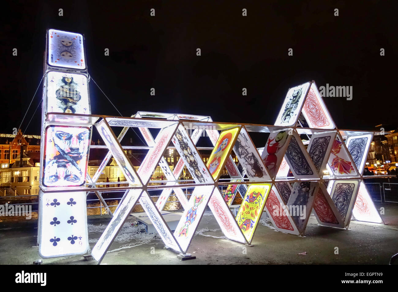 Amsterdam Light Festival 2014-5 chiamato Casa delle Carte, da OGE gruppo creativo Foto Stock