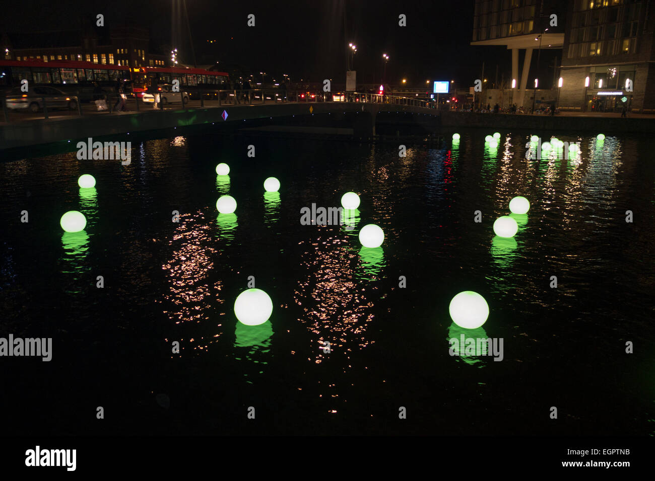Installazione d arte, parte della luce di Amsterdam Festival, 2014-15. Intitolato 'Acqua Fun' da Angus Muir Foto Stock