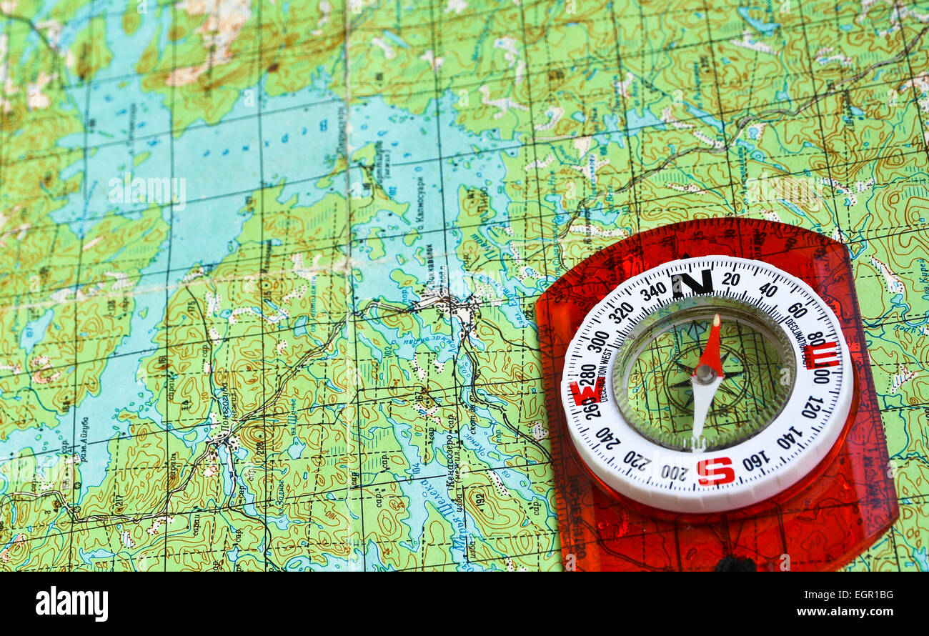 Da Chi Fu Inventata La Bussola Magnetica Intorno All'anno 1000 La bussola magnetica e la mappa topografica. Bussola di viaggio e