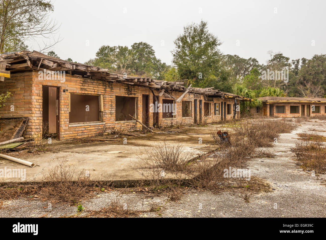 Motel abbandonato nei pressi di Perry, Florida, Stati Uniti Foto Stock