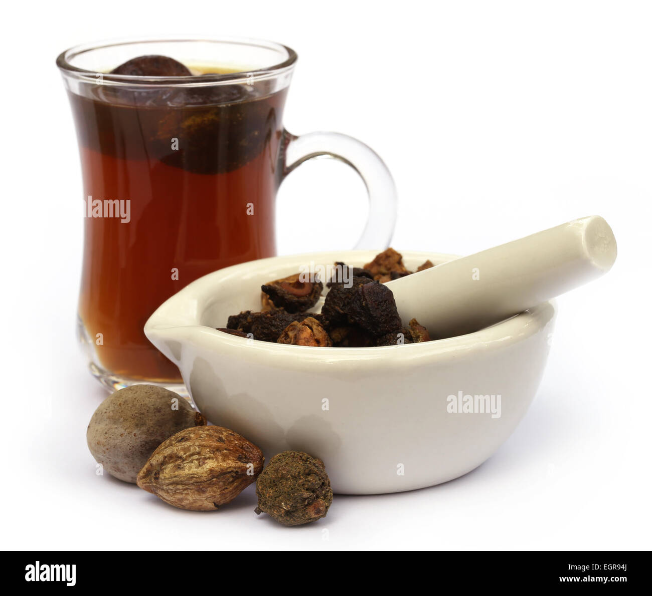 Triphala medicinali tè, una combinazione di frutti di ayurvedic, del subcontinente indiano Foto Stock