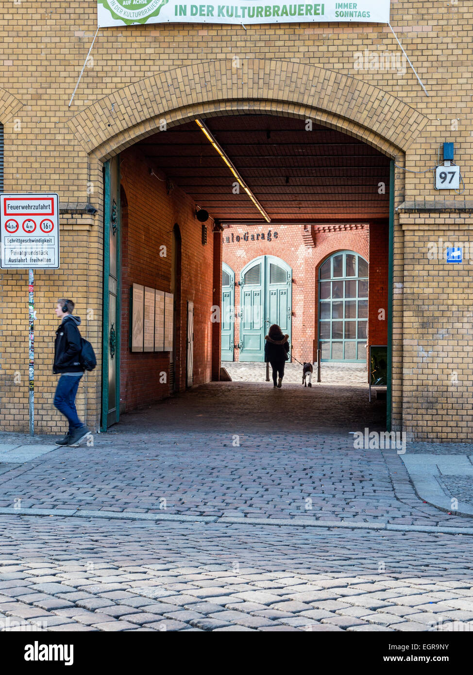 Berlin Kulturbrauerei , Cultura birreria, old brewery entrata ora centro per le arti, teatro e spettacolo, Prenzlauerberg Foto Stock