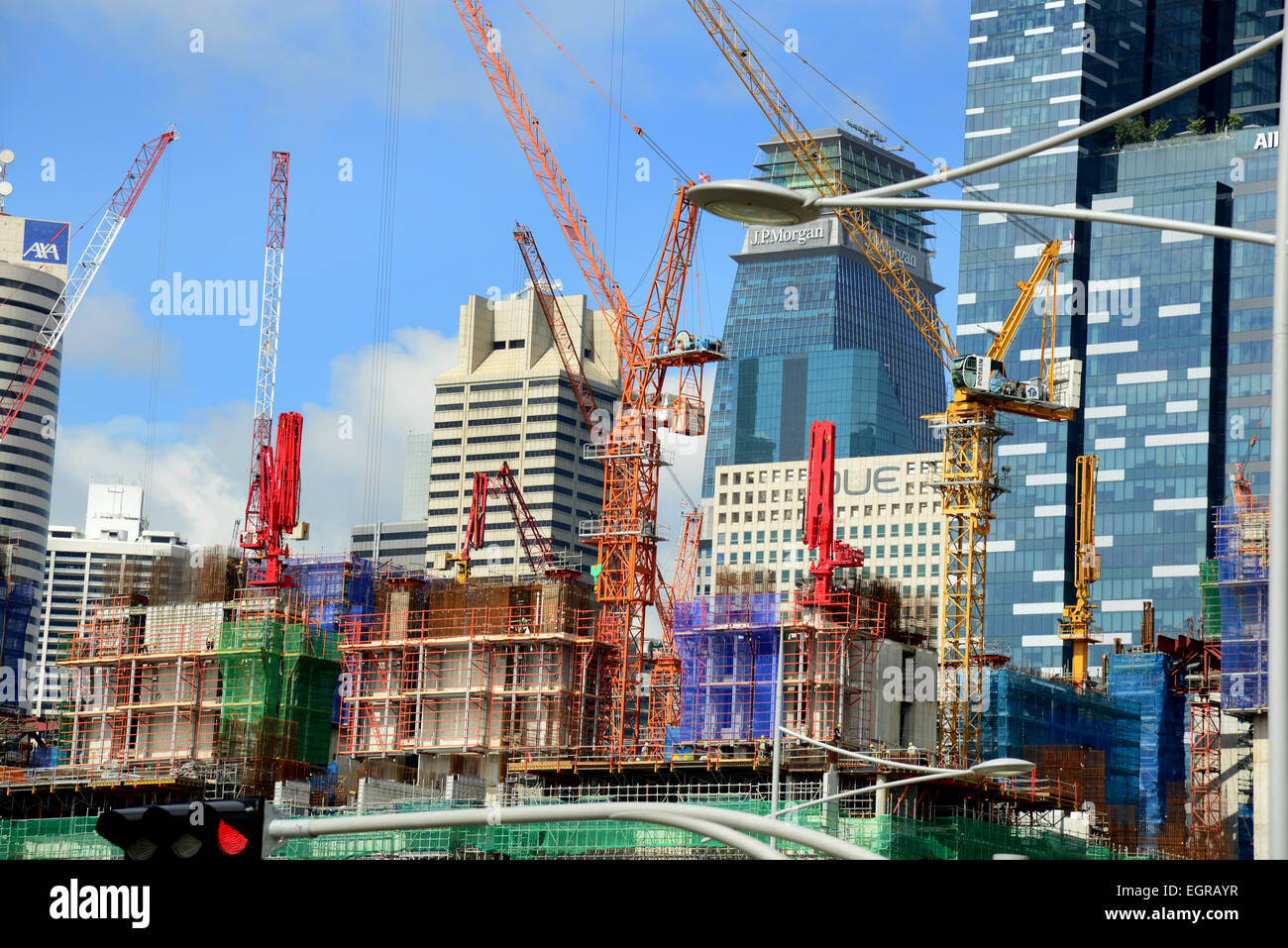 La costruzione procede a ritmo sostenuto nel centro di Singapore. Foto Stock