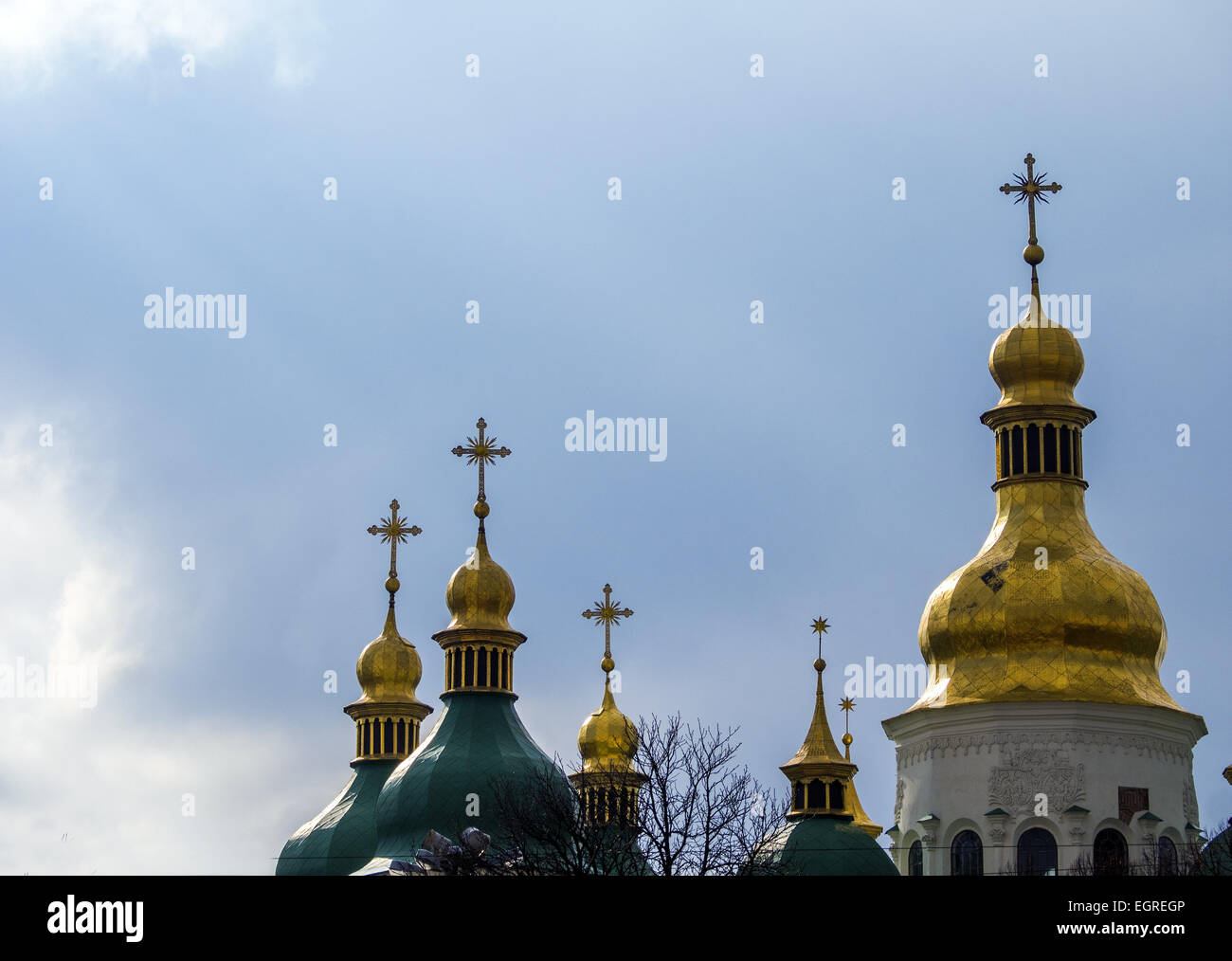 L antica chiesa di Santa Sofia Cattedrale ucraina. 1 Mar, 2015. -- Attivisti chiedere il rilascio del governo ucraino forze Nadiya pilota Savchenko dalla prigione russa. Nadiya Savchenko mentre si serve con il governo ucraino forze era catturato il 17 giugno dal pro-russo di militanti del auto-proclamato Luhansk Repubblica Popolare e viene mantenuta in russo in carcere, accusato del presunto coinvolgimento nella morte di due giornalisti russi © Igor Golovniov/ZUMA filo/Alamy Live News Foto Stock