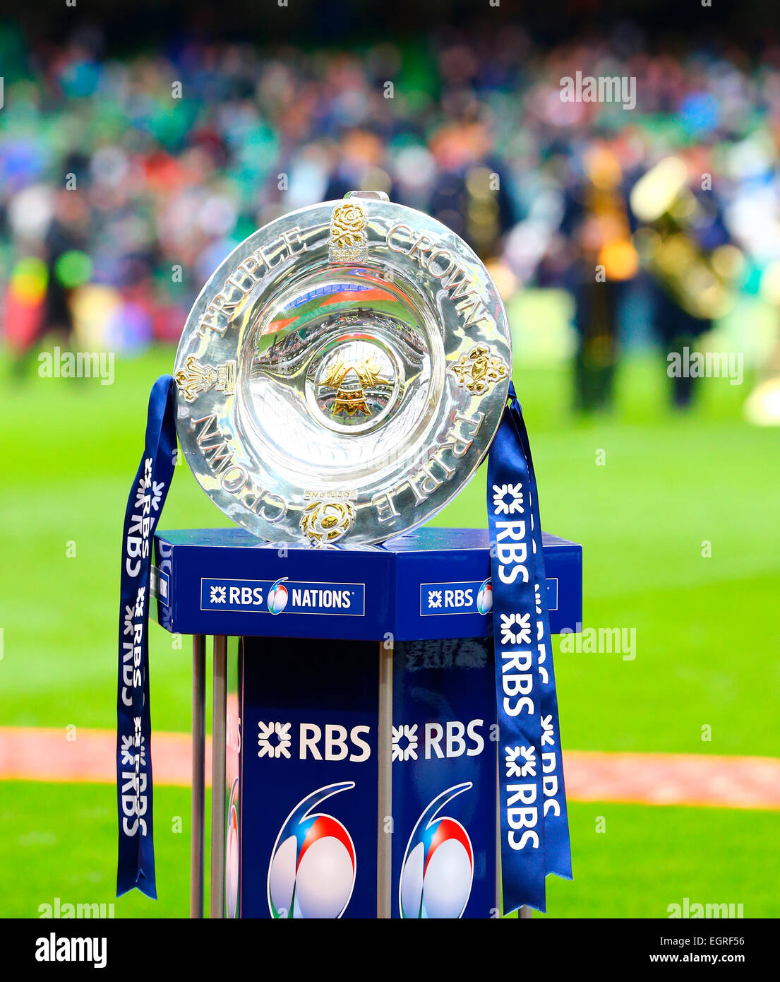 Dublino, Irlanda. 01 Mar, 2015. 6 Nazioni Rubgy Internazionale Campionato. L'Irlanda contro l'Inghilterra. La Triple Crown trophy sul display. Credito: Azione Sport Plus/Alamy Live News Foto Stock