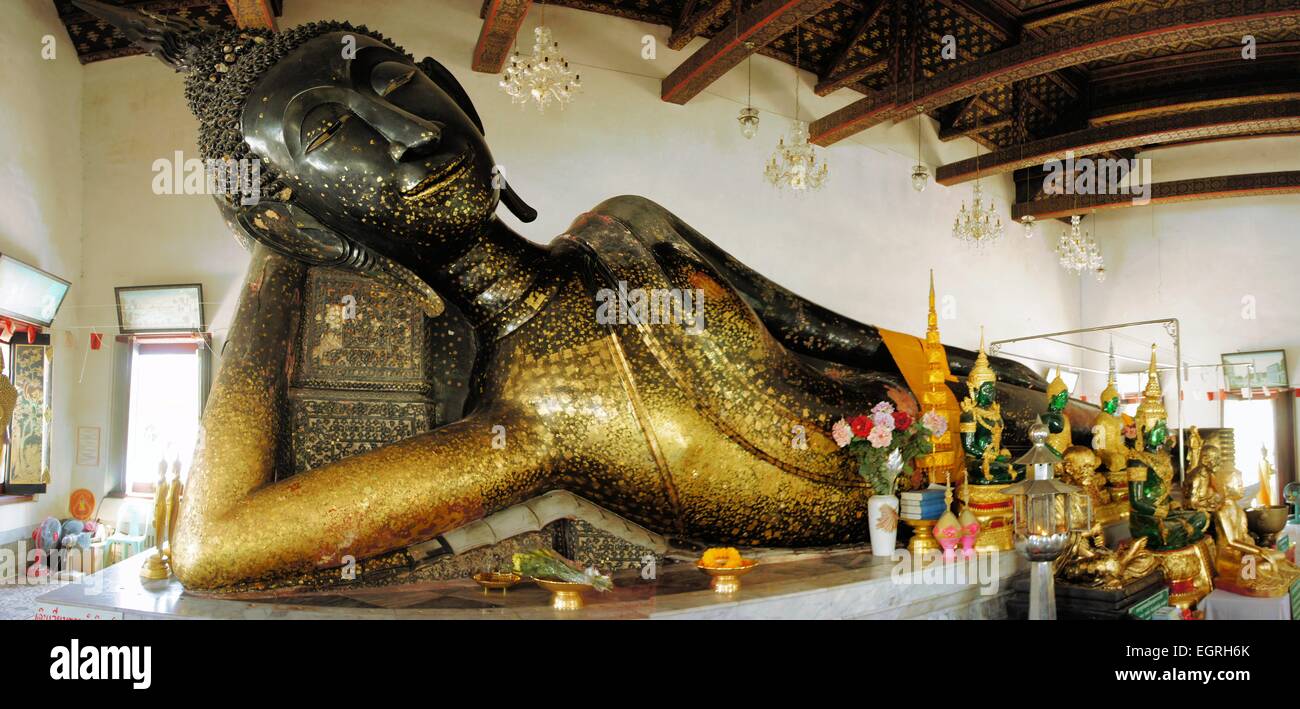 Black Buddha reclinato a Bangkok, in Thailandia Foto Stock