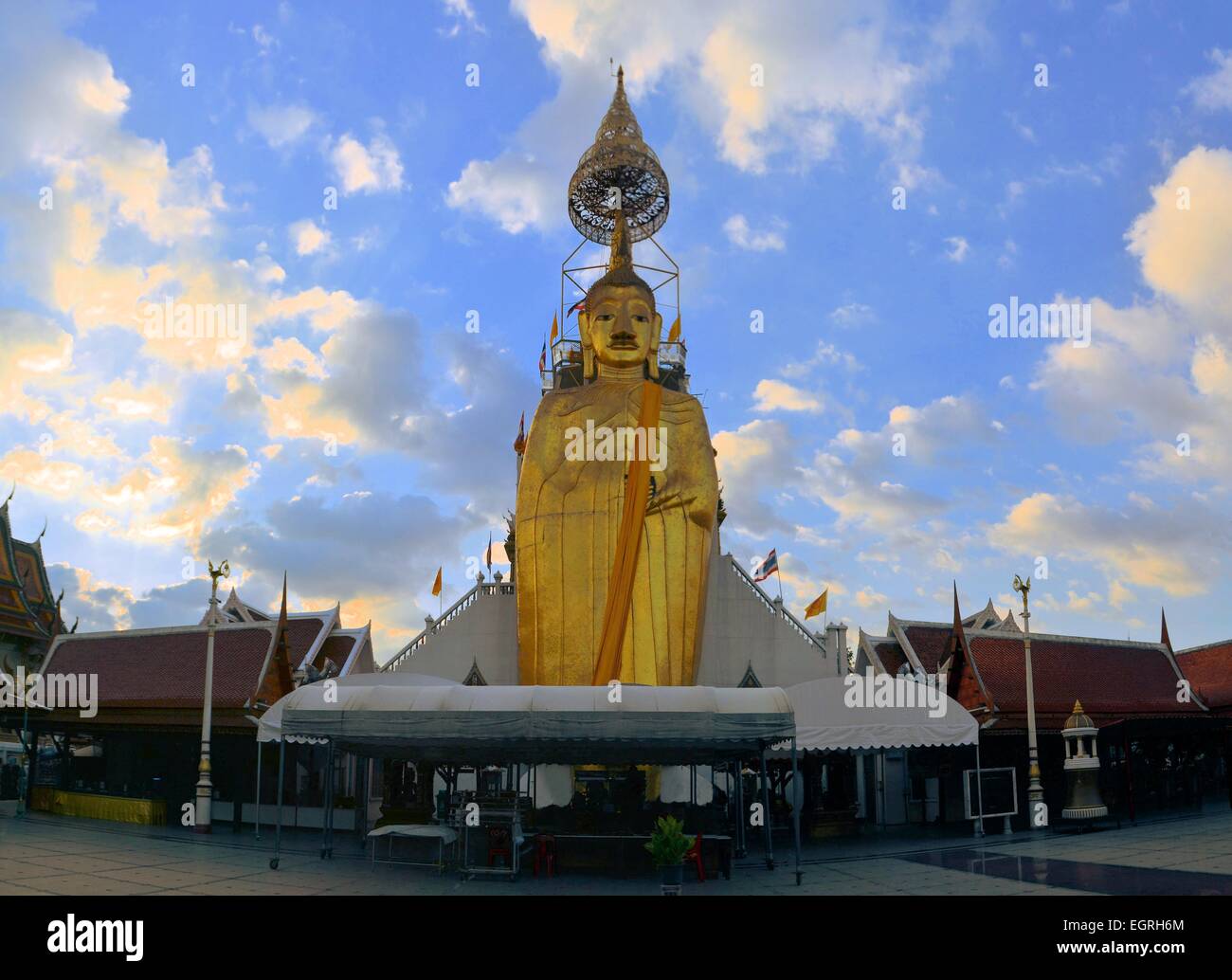 Statua di Budda di Wat Intharawihan, Bangkok, Thailandia Foto Stock