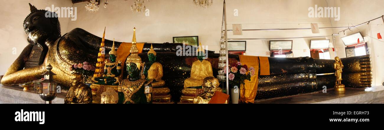 Black Buddha reclinato a Bangkok, in Thailandia Foto Stock