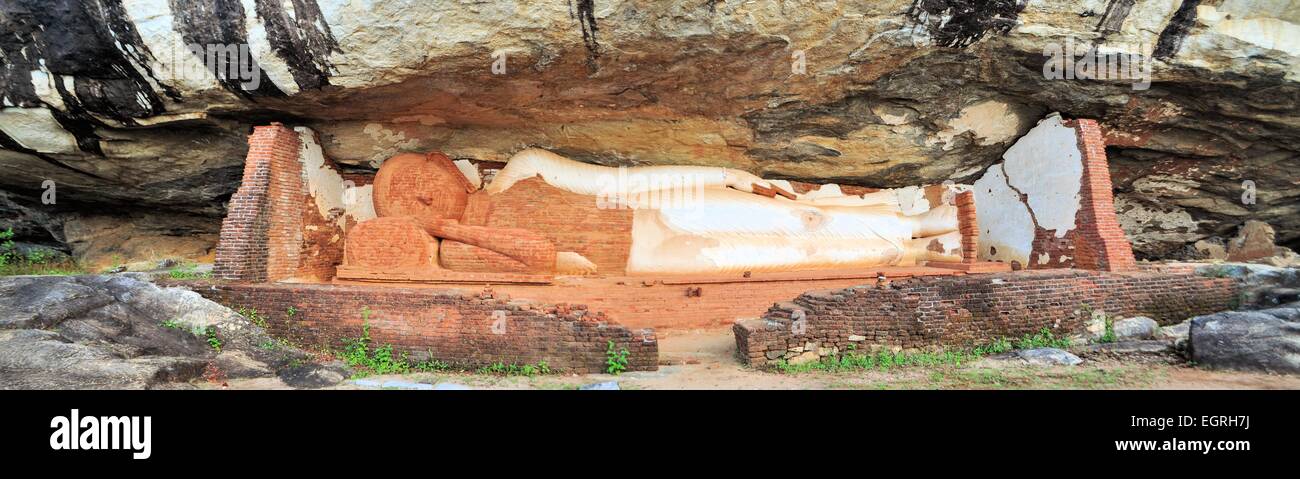 Buddha reclinato statua a Pirudangula Sri Lanka Foto Stock