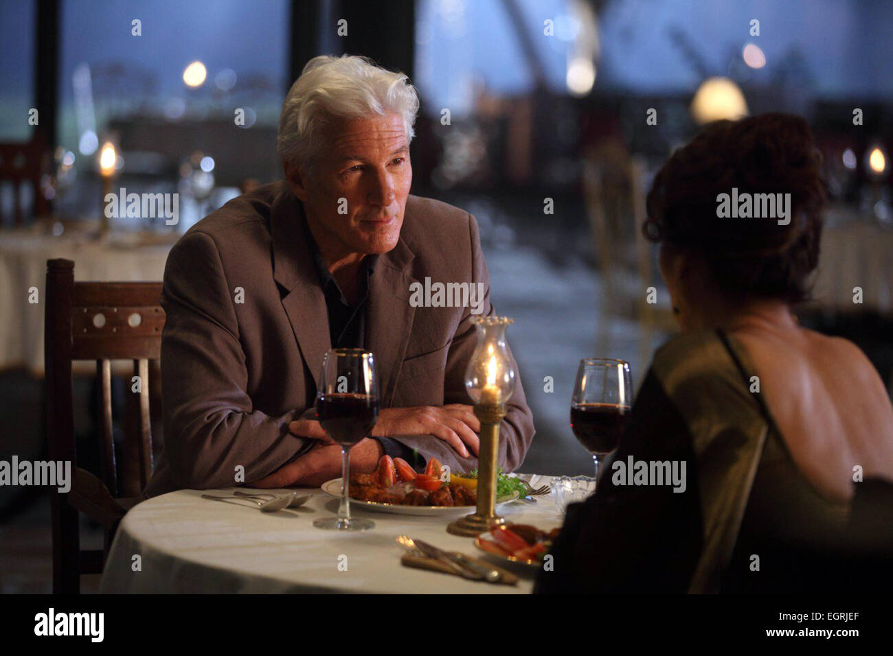 Il secondo miglior esotici Hotel Marigold è un 2015 British commedia-dramma film diretto da John Madden e scritto da Ol Parker. È il sequel del 2012 sleeper hit film Il Best Exotic Marigold Hotel e presenta un cast ensemble con Judi Dench, Maggie Smith, Bill Nighy, Celia Imrie, Penelope Wilton, Ronald Pickup, Diana Hardcastle, Tamsin Greig, Tena Desae, Dev Patel, Lillete Dubey, David Strathairn e Richard Gere. Foto Stock