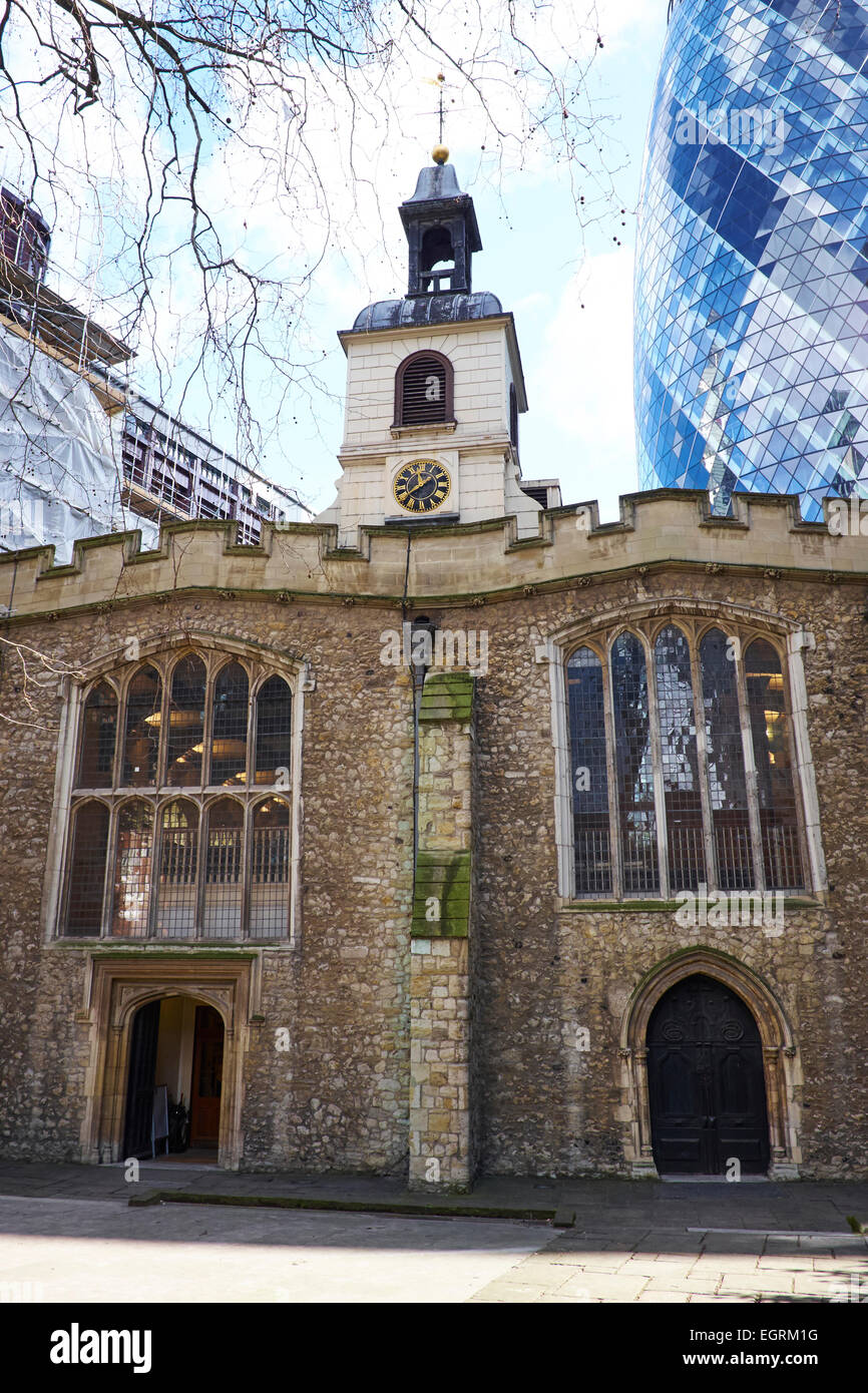 Facciata di St Helens Chiesa Bishopsgate grande St Helen's City Of London REGNO UNITO Foto Stock