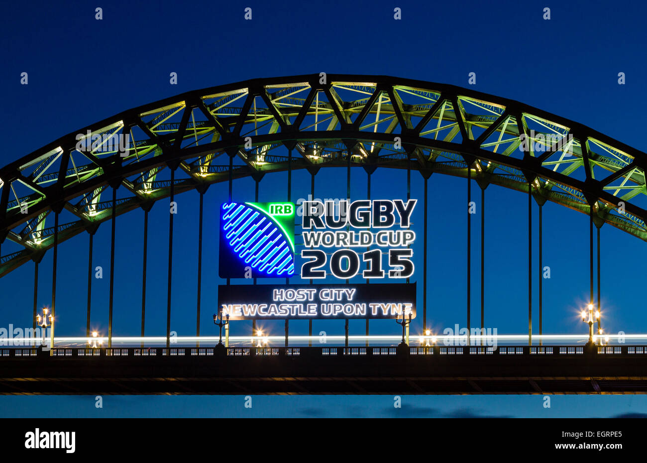 Newcastle upon Tyne, Regno Unito. 1 Marzo, 2015. Regno Unito: Meteo sul Tyne Bridge al tramonto su una chiara e fredda 1 Marzo a Newcastle upon Tyne. La Newcastle è una delle città ospitanti per il 2015 Coppa del Mondo di rugby che inizia in settembre. Credito: ALANDAWSONPHOTOGRAPHY/Alamy Live News Foto Stock