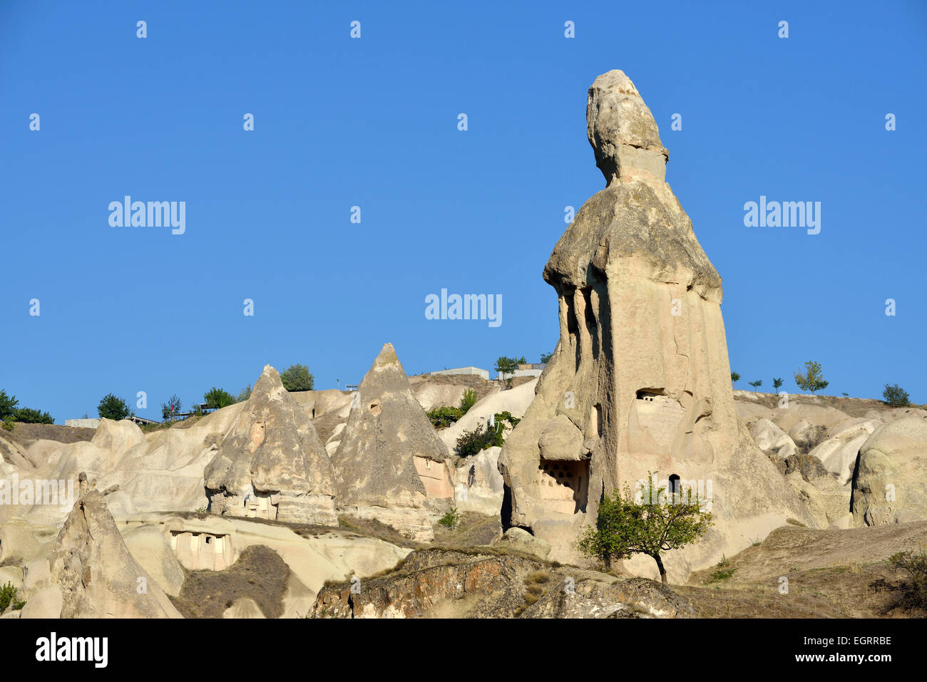 Il tufo formazioni rocciose nei pressi di Goreme, Cappadocia, Turchia Foto Stock