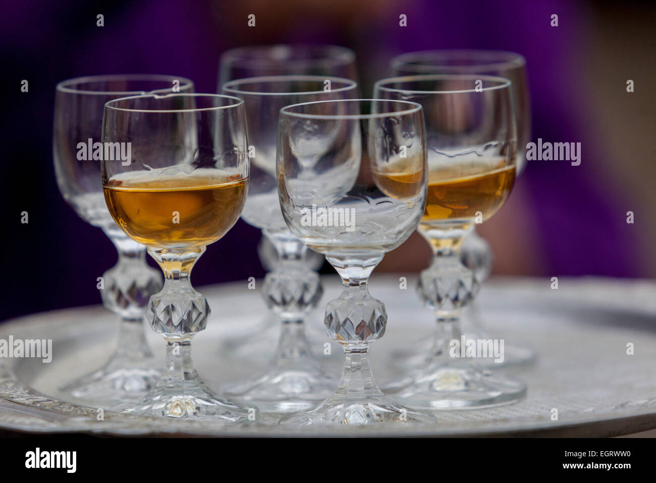 piccoli shot alcolici bicchieri rinfreschi Foto Stock
