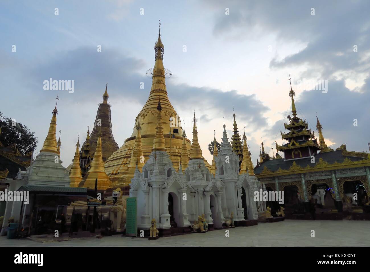 Pagoda Schwedagon, il più importante tempio Buddista in Birmania Foto Stock