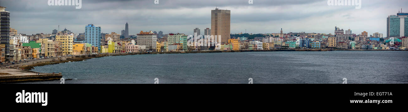 Baia dell Avana, baia del porto di l'Avana Vecchia con il Malecón, La Habana, Havana, Cuba Foto Stock