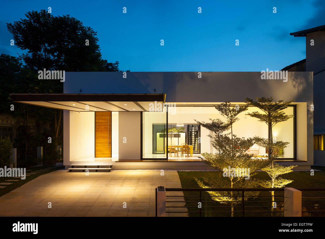 Accesa esterno di Mandai casa cortile dall' Atelier M+a Singapore. Foto Stock