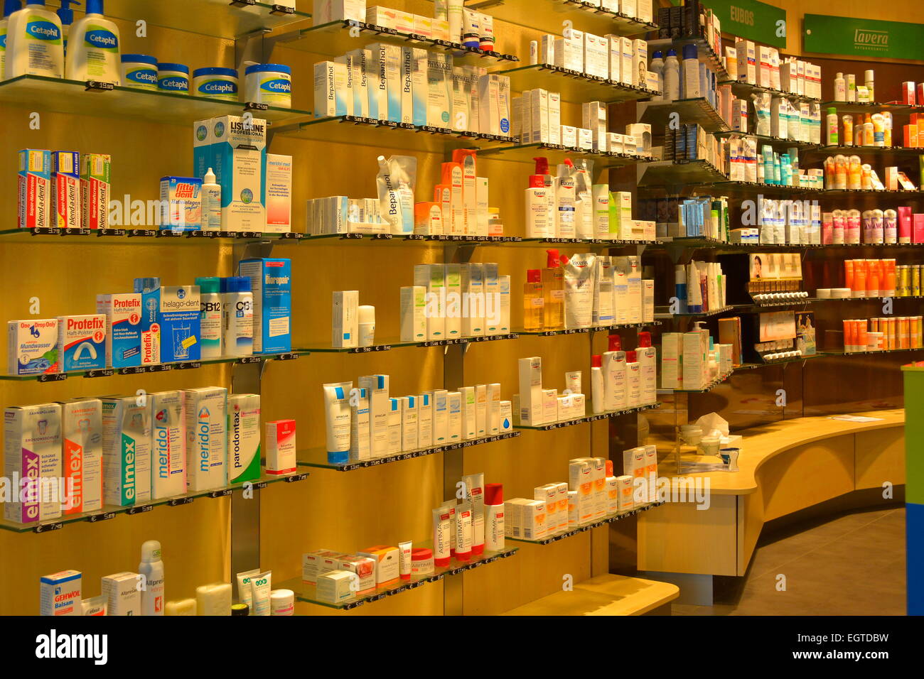 Baden-Wurttemberg, Foresta Nera, Neustadt, farmacia interna, showroom, consulenti, Schwarzwald, Baden-Württemberg Foto Stock