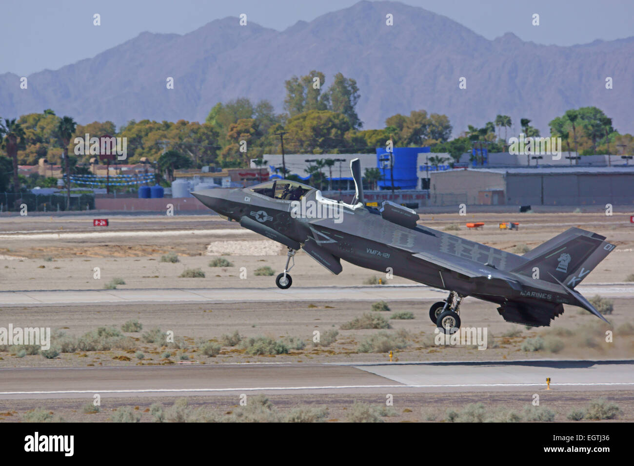 F-35 Lightning militari USA Stealth aeromobili battenti in 2015 Yuma Air Show a Yuma Marine stazione aria Foto Stock