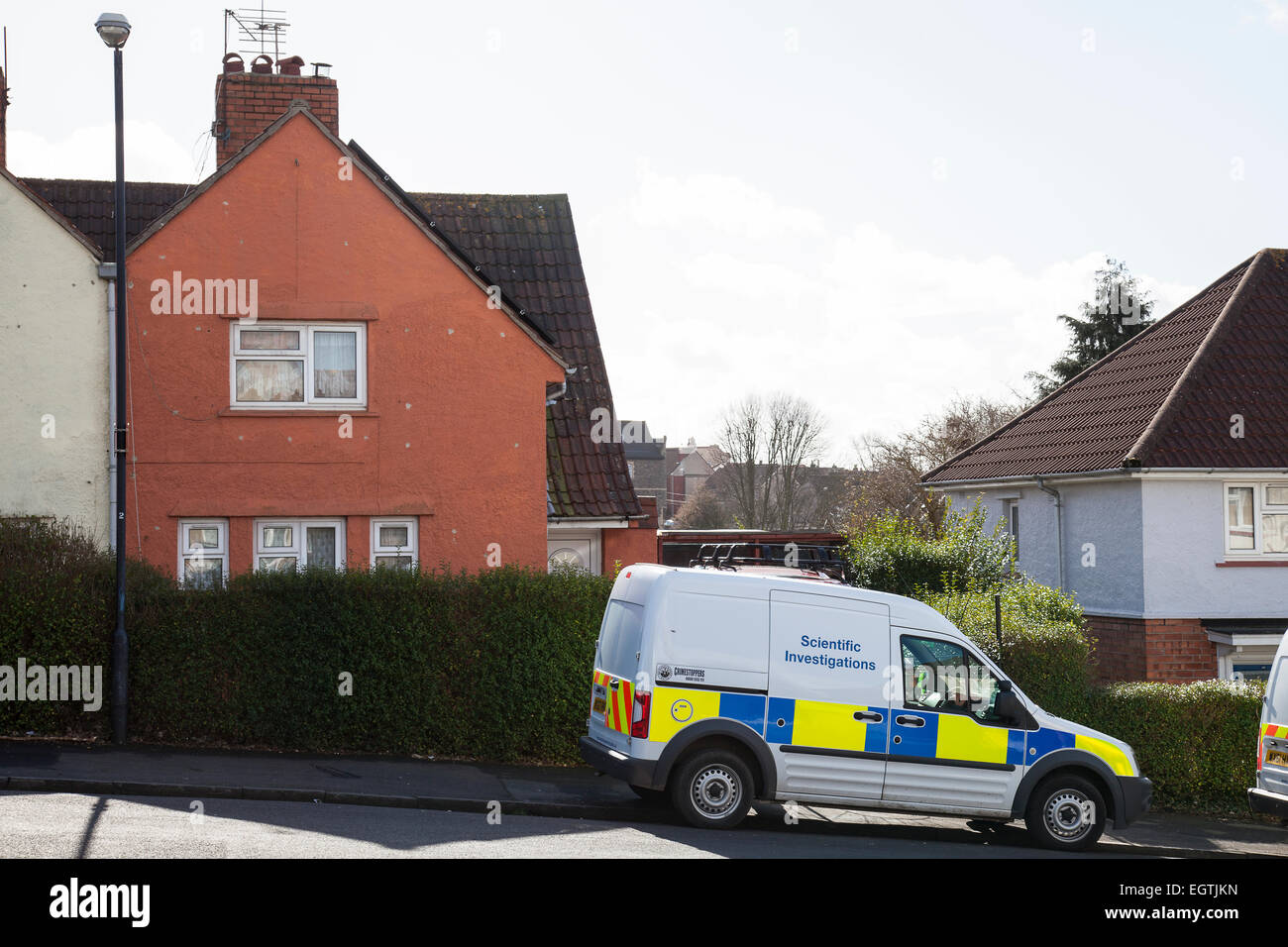 Bristol, Regno Unito. 02Mar, 2015. La polizia cerca di 16 anno-vecchio Becky Watt che è scomparso dal febbraio 19th, hanno continuato una ricerca forense di una proprietà in Barton Hill, Bristol. La polizia inoltre sono ancora presenti presso la sua casa di famiglia in Crown Hill, San Giorgio, Bristol. La casa in corona la collina è raffigurato. Bristol, Regno Unito. 2 Marzo, 2015. Credito: Fotografia Redorbital/Alamy Live News Foto Stock