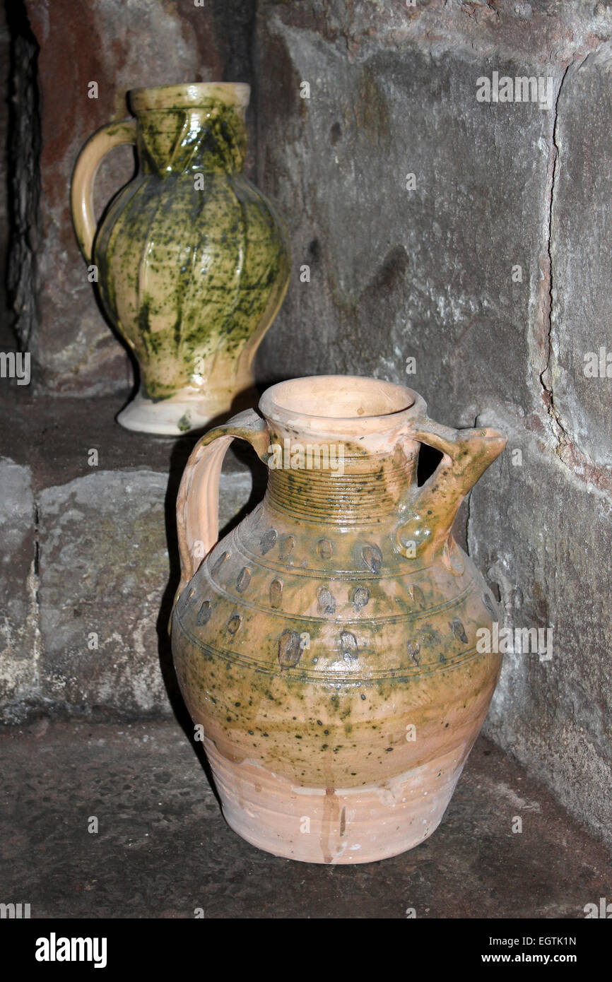 La riproduzione monastica vasi di terracotta Foto Stock