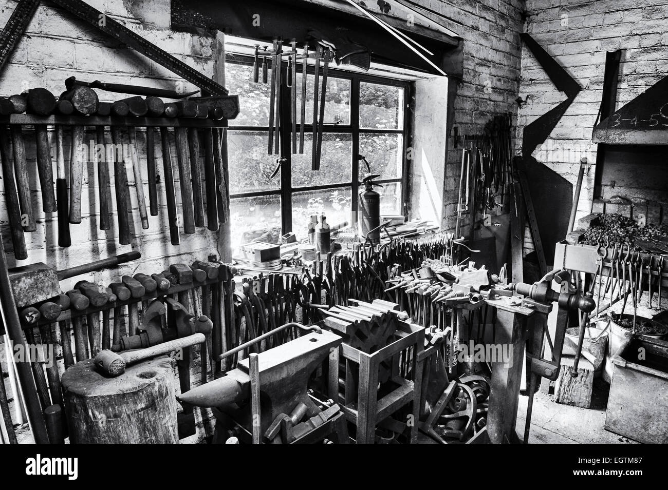 Fabbri workshop. Stoke Bruerne, Northamptonshire, Inghilterra. Monocromatico Foto Stock