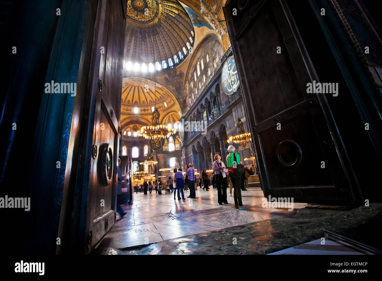 ISTANBUL - 13 aprile: Hagia Sophia - antica basilica, il 13 aprile 2013 ad Istanbul in Turchia. Per quasi 500 anni la principale m Foto Stock
