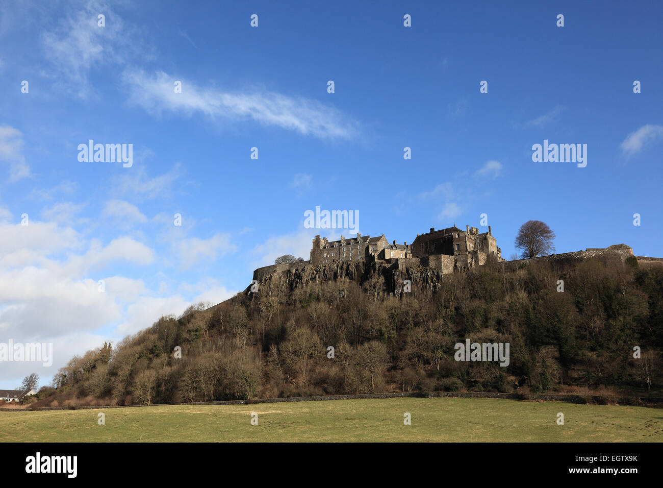 Castello di Stirling, su una falesia conosciuta come Castle Hill. Si tratta di un monumento antico programmato, gestito dalla Scozia storica. Foto Stock