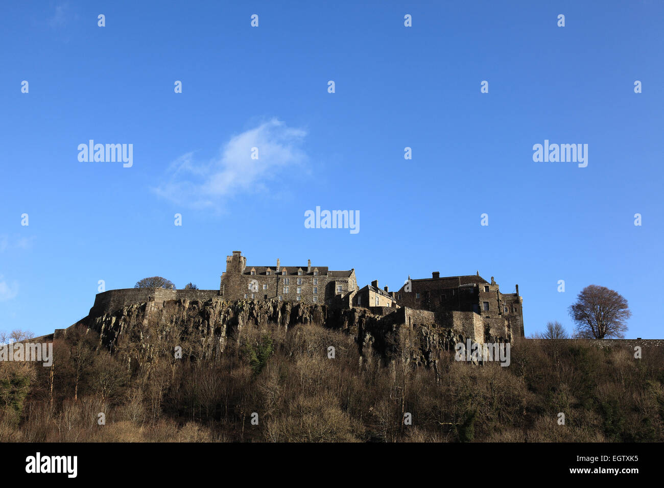 Castello di Stirling, su una falesia conosciuta come Castle Hill. Si tratta di un monumento antico programmato, gestito dalla Scozia storica. Foto Stock