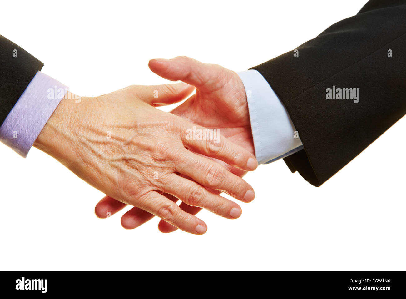 Due vecchie mani circa per dare shakehands per una stretta di mano Foto Stock
