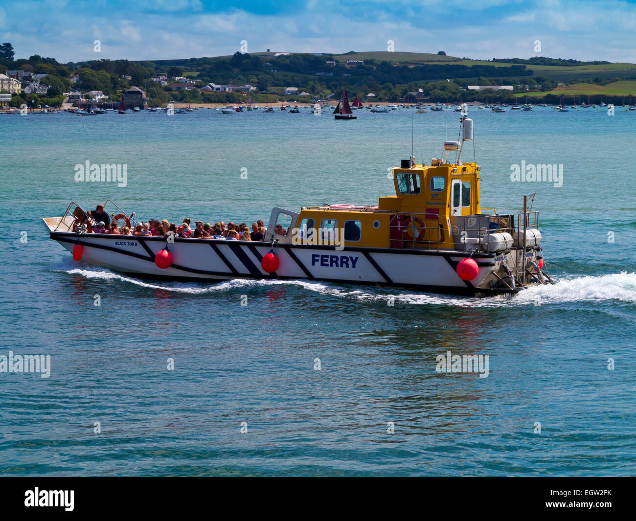 Per i passeggeri dei traghetti nel porto di Tor nero in funzione ogni giorno tra Padstow e Rock in North Cornwall Inghilterra Regno unito mediante un Seakeeper 715 barca Foto Stock