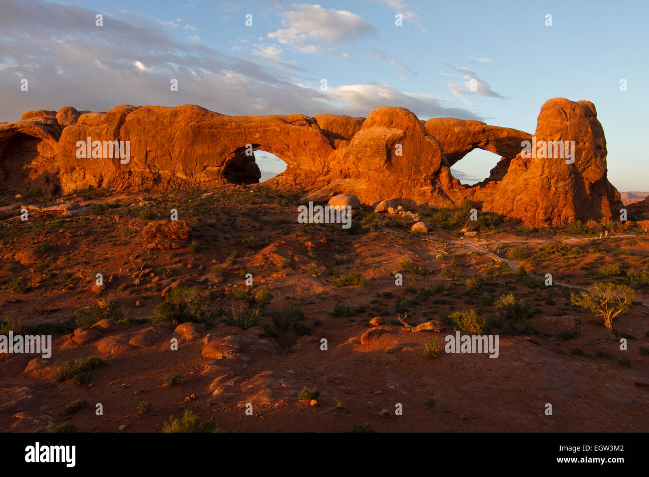 Le finestre Nord e Sud al tramonto nel Parco Nazionale di Arches, Utah Foto Stock