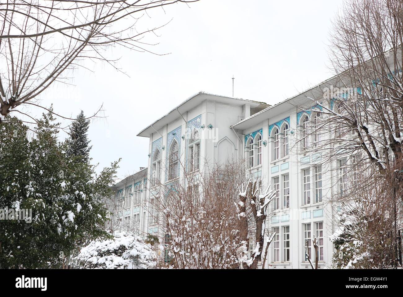 Un edificio progettato da Mimar Kemaleddin (costruito nel 1900) in Capa, Fatih, Istanbul, Turchia. Foto Stock